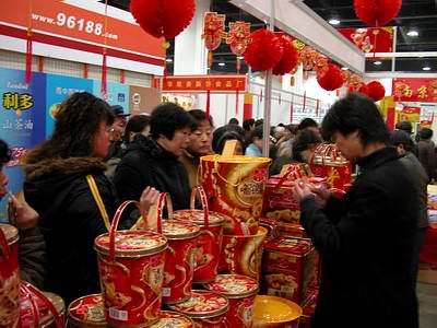 第十六屆上?！稗r(nóng)博會”開幕 市民提前置辦年貨
